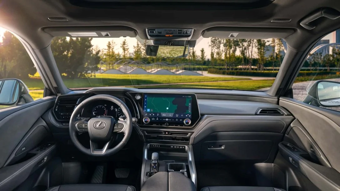 Новітній флагман Lexus у "сімейній" конфігурації помічений у Києві
