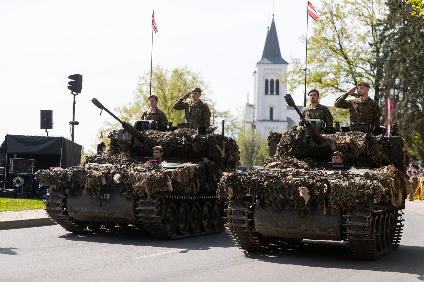 Латвія передасть Україні партію броньовиків CVR(T): що це за машини