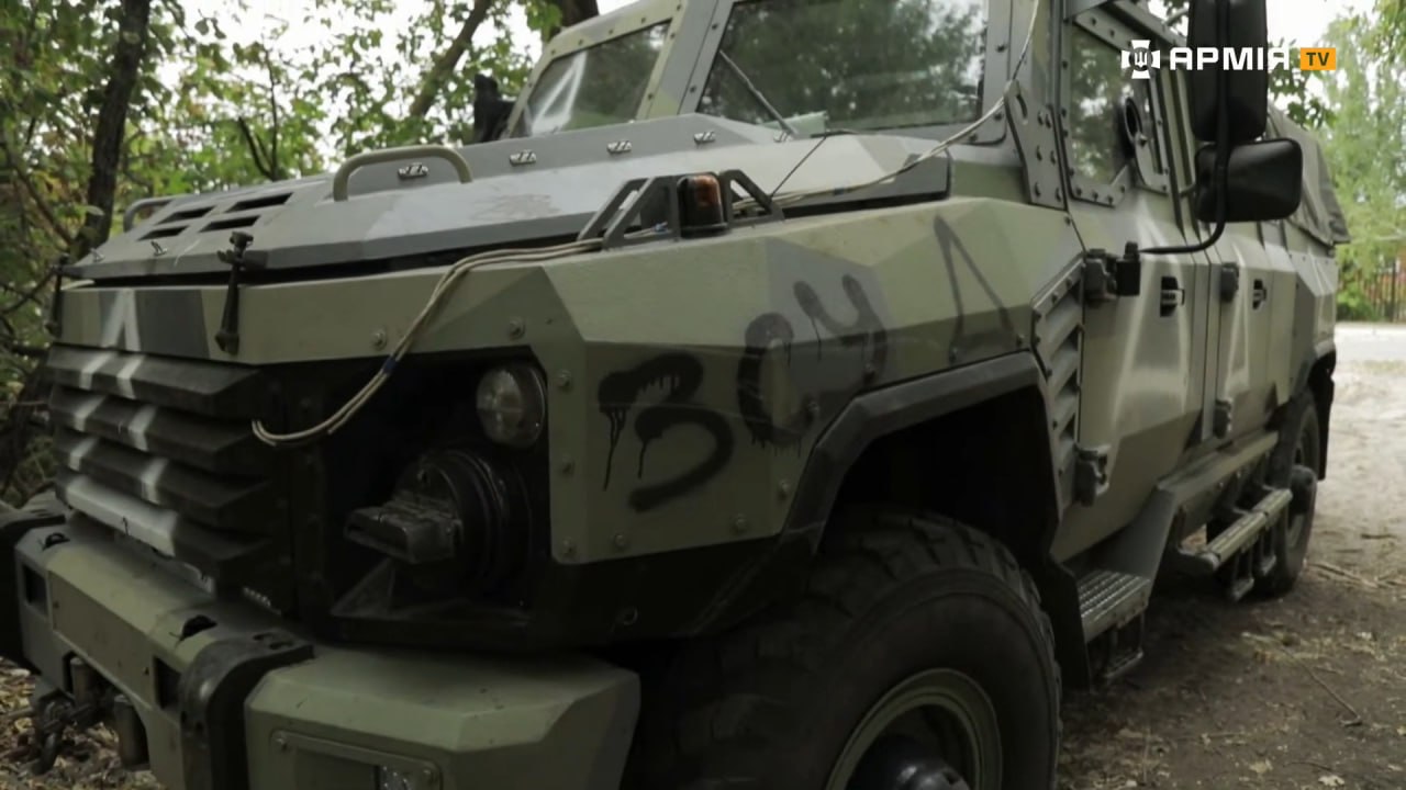 Бійці ЗСУ на Курщині захопили поліпшену версію російського броньовика "Тигр" 