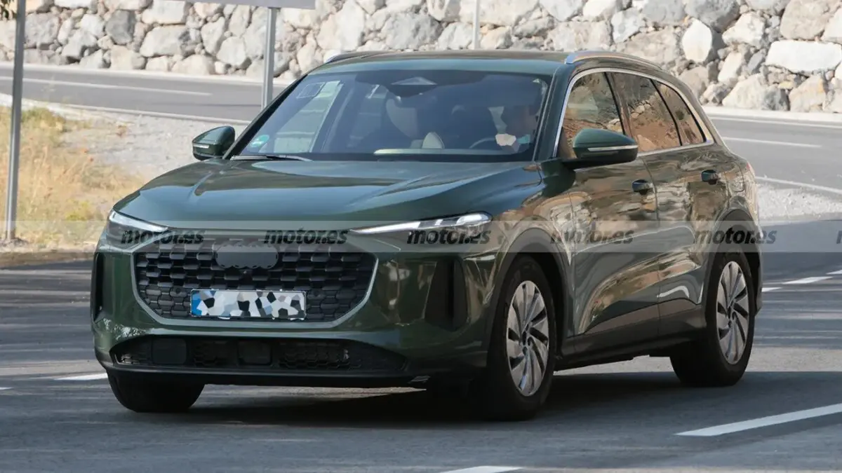 Нещодавно представлений Audi Q5 третього покоління знову оновиться: фото кросовера з новим мотором