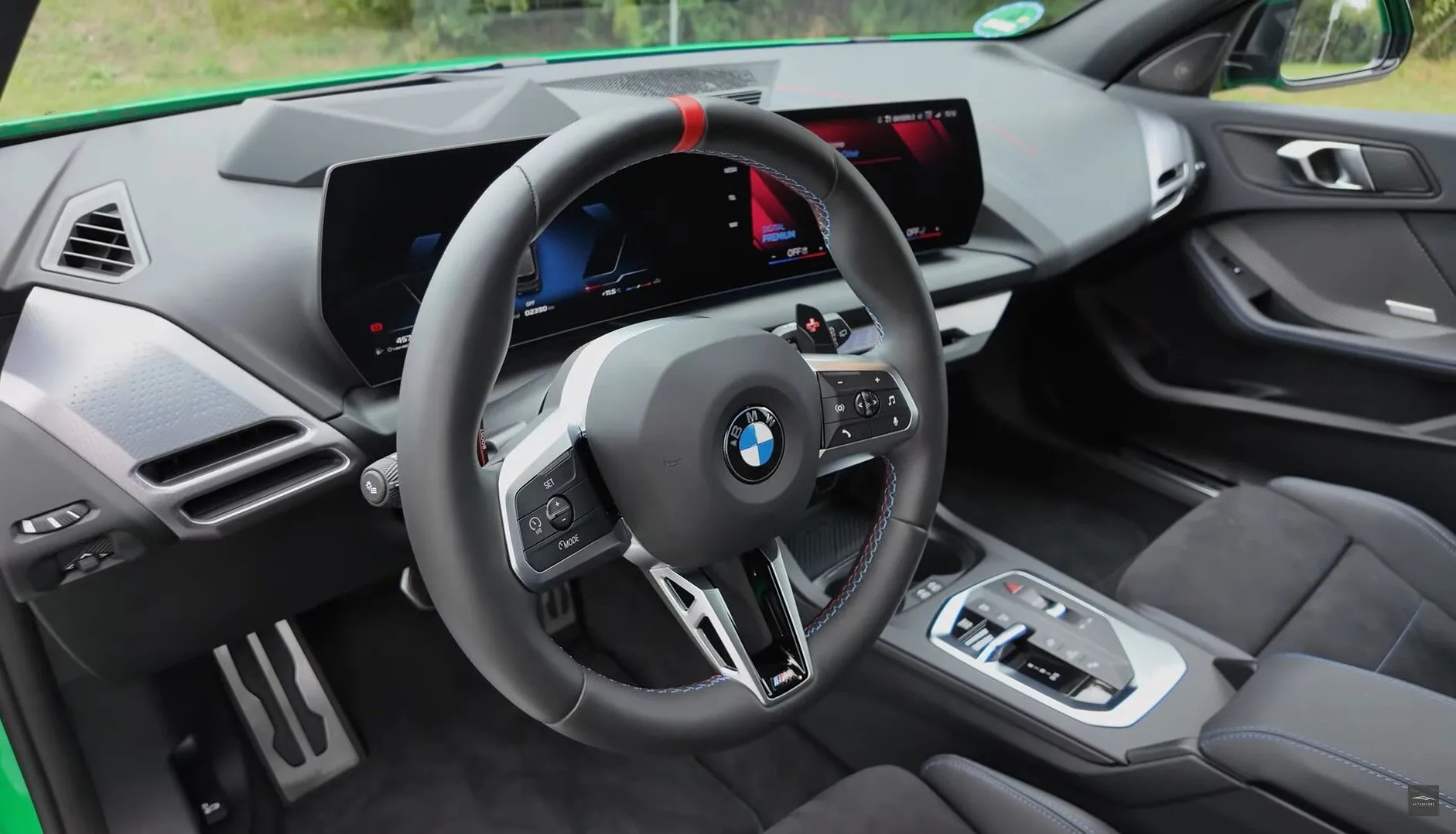 Найбюджетнішу версію BMW (2025) показано в деталях