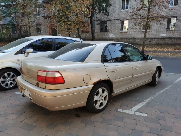 Opel Omega в ювілейному виконанні помічений у Києві