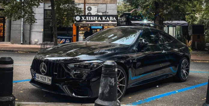 У Києві засвітився найновіший спорткар Mercedes