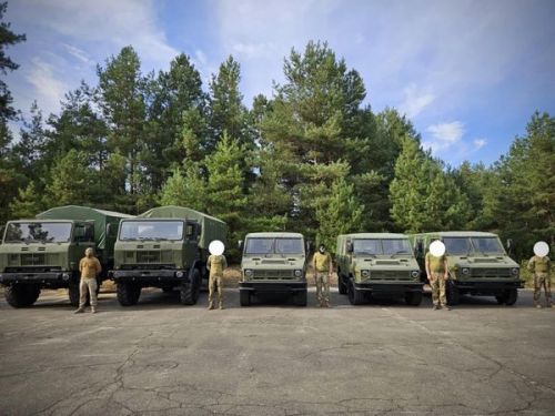 Українські нафтовики передали на потреби ЗСУ партію всюдиходів Iveco 