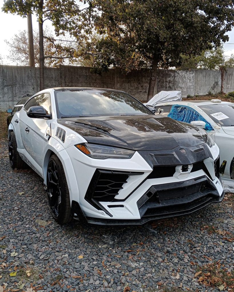 На околиці Києва помітили ексклюзивний позашляховик Lamborghini