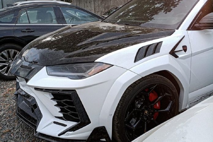 На околиці Києва помітили ексклюзивний позашляховик Lamborghini