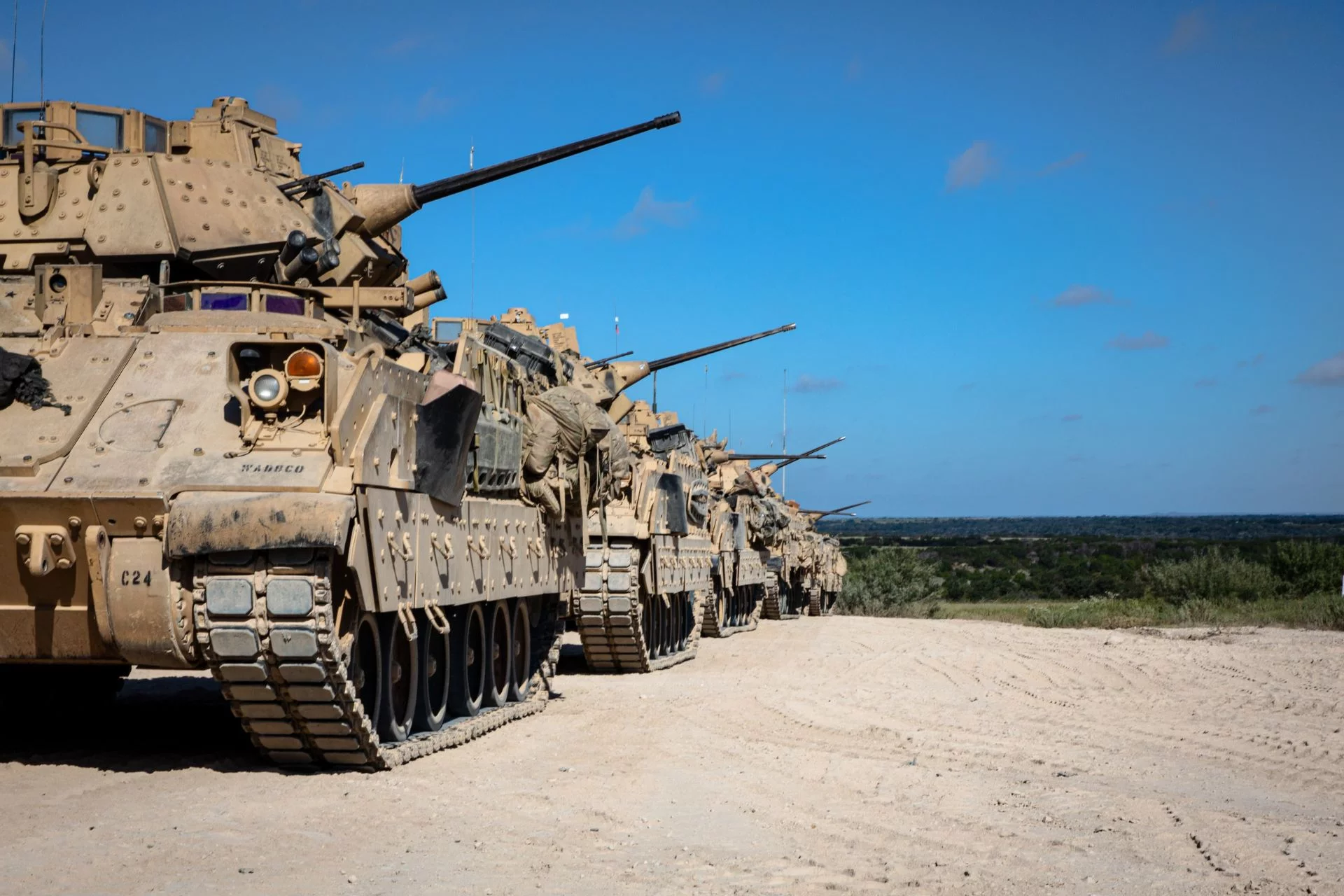 Армія США має на меті замінити приблизно 3800 автомобілів Bradley, які перебувають на озброєнні з 1980-х років, за програмою Optionally Manned Fighting Vehicle (OMFV) (Джерело зображення: Міністерство оборони США)