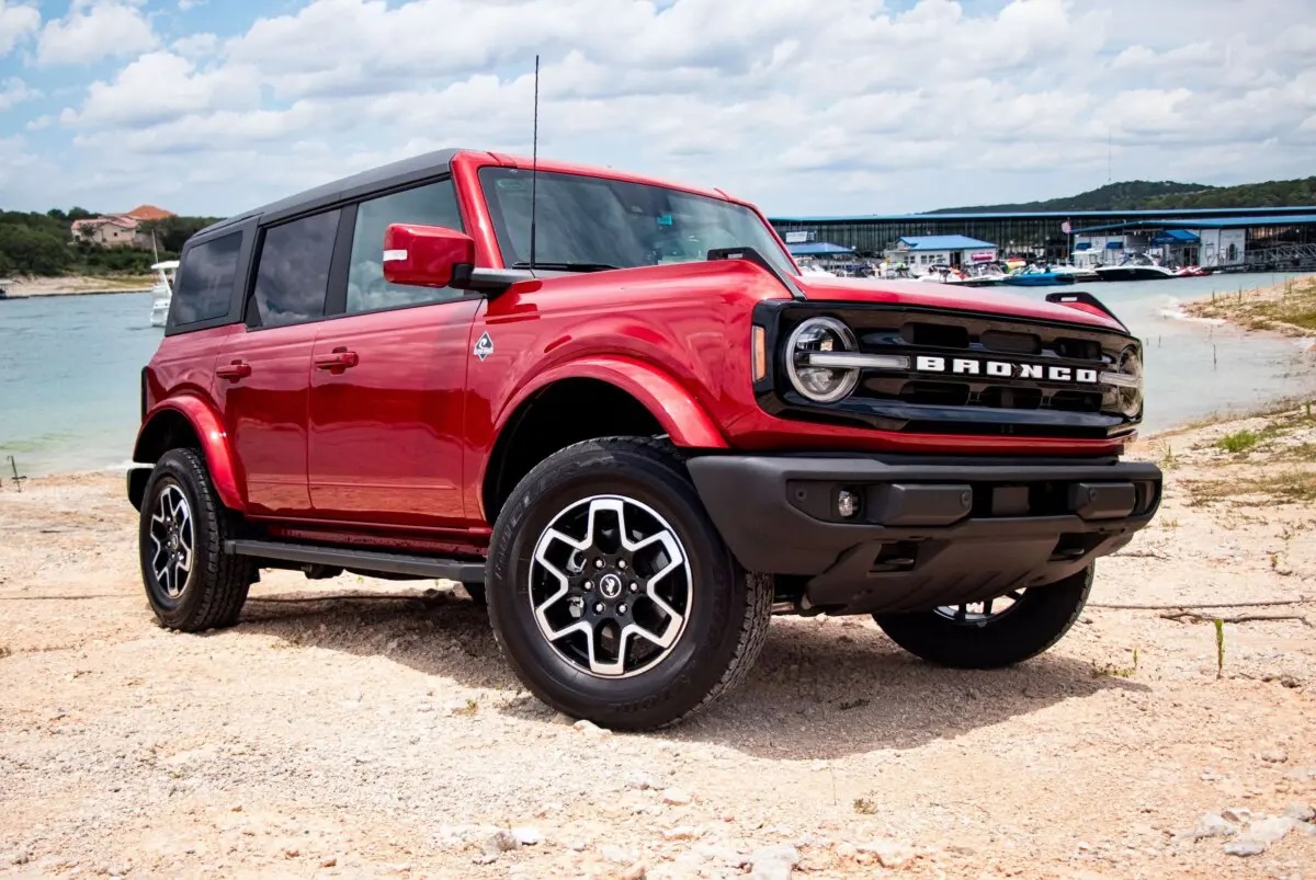 Ford Bronco Free Wheeling у ретро-стилі