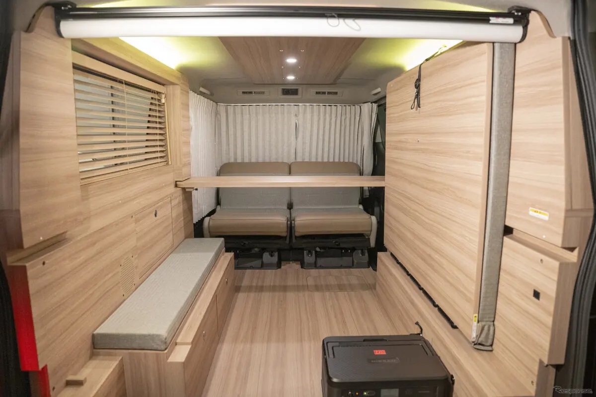 Інтер`єр фургону Nissan NV200