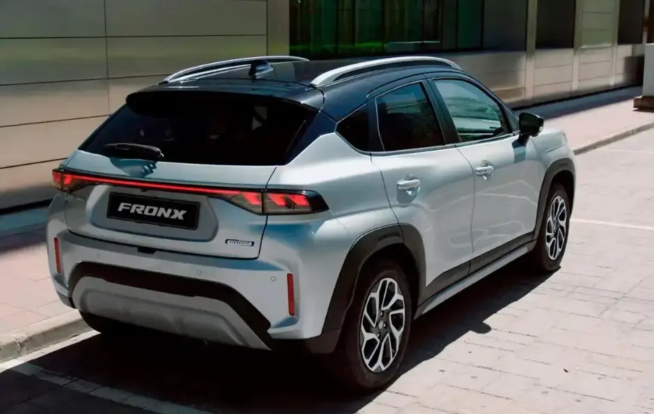 Кросовер Suzuki Fronx_