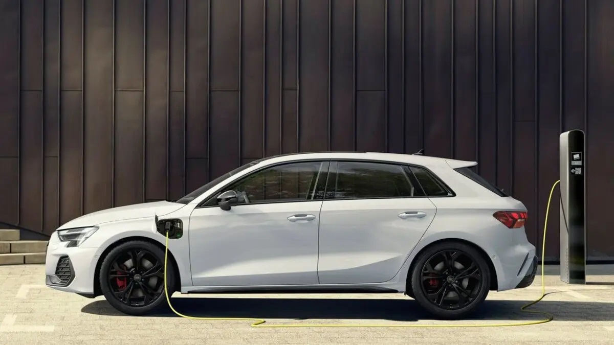 Нова сімейна Audi A3 PHEV з економічним двигуном_