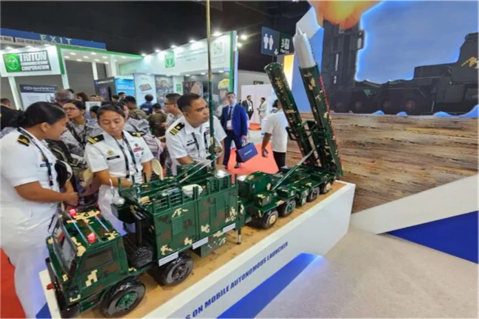 Надзвукова ракета BrahMos і її подвійна пускова установка (Джерело зображення: Міністерство оборони Філіппін)