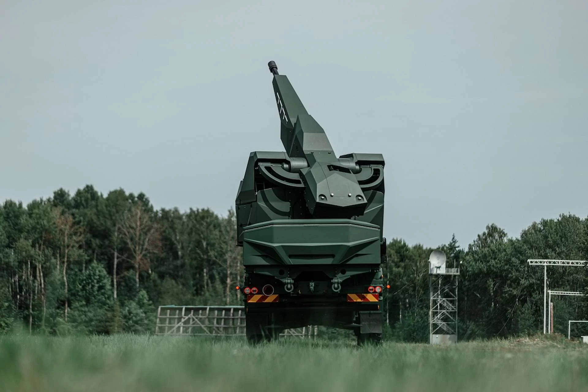 Метою є поставка дев’яти прототипів після кваліфікаційних випробувань, інтегрованих з морською гарматною системою OSU-35K, до 20 червня 2025 року. (Джерело зображення: Pit-Radwar)