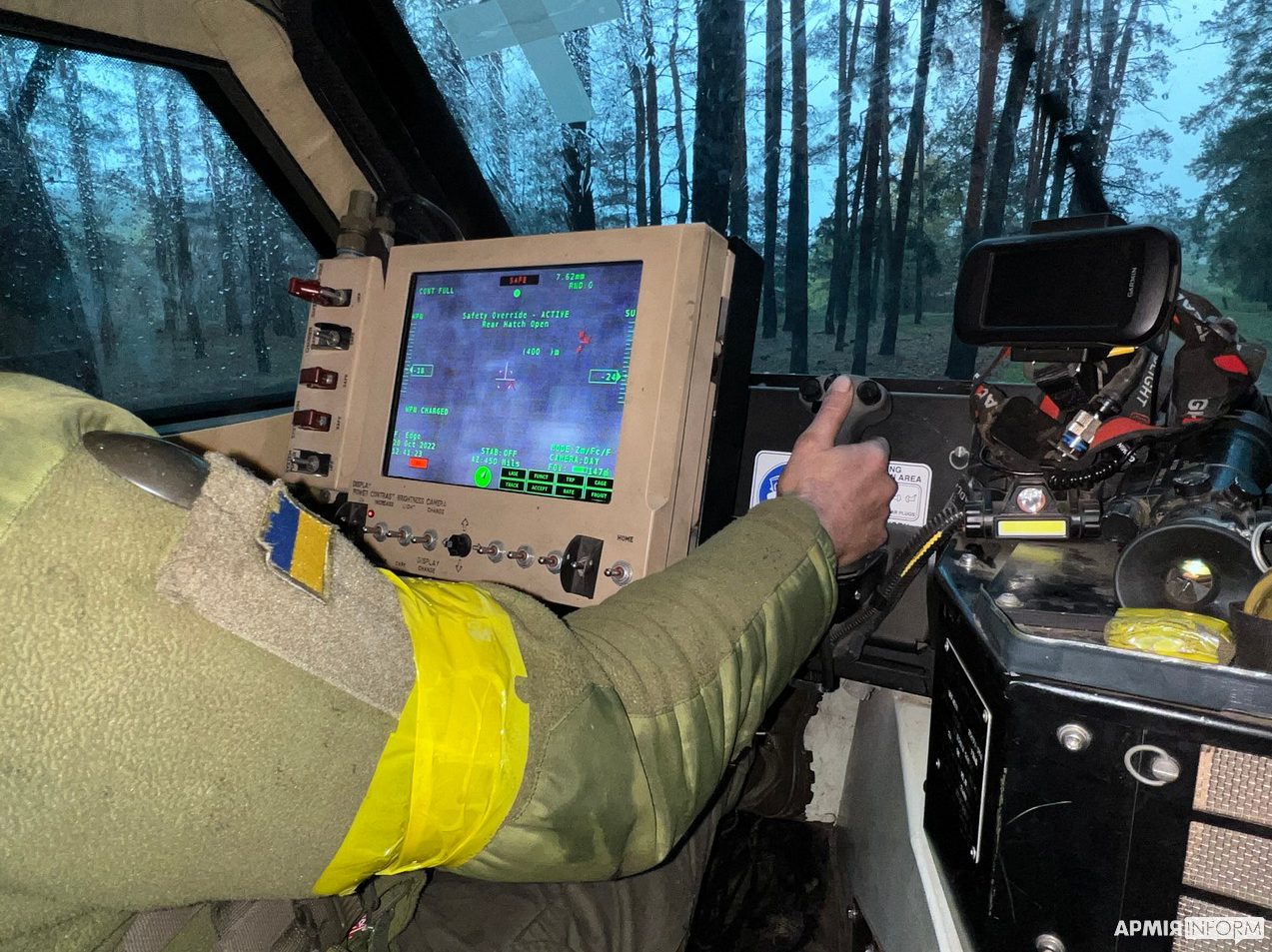 Українські бронетранспортери YPR-765 отримали австралійські бойові модулі EOS з кулеметами, гарматами, гранатометами і "Джавелінами"
