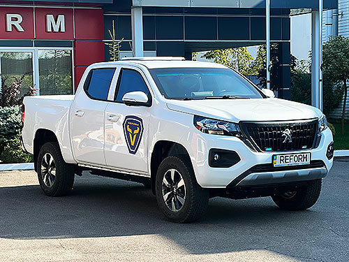 В Україні створюють бронеавтомобілі на базі позашляховиків Toyota і пікапів Peugeot