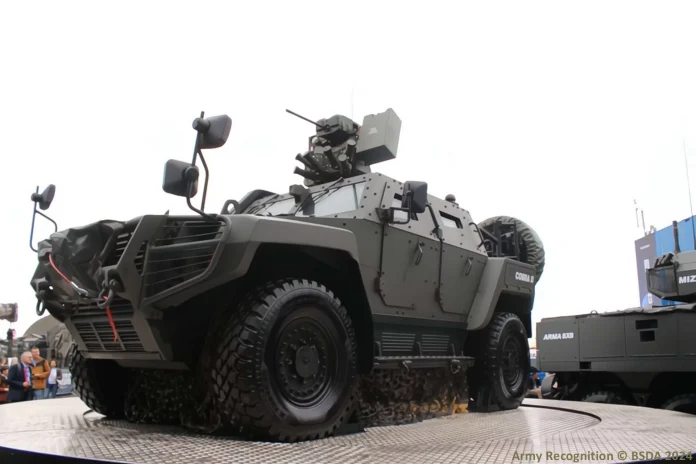 На румунській виставці BDSA 2024 Otokar продемонстрував конфігурацію Cobra II у стилі пікап, оснащену дистанційно керованою збройовою системою Anubis 3.0 (ROWS), розробленою румунською компанією Pro Optica. (Джерело зображення: Army Recognition)