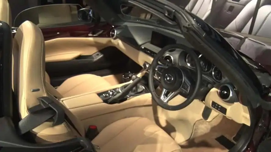 Салон Mazda MX-5 Miata 35th Anniversary Edition