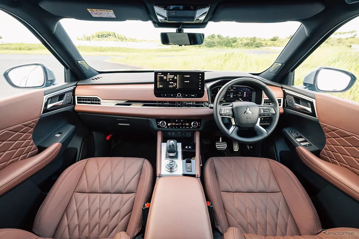 Салон Mitsubishi Outlander PHEV