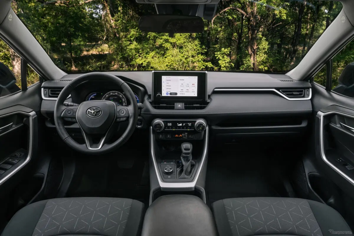 Салон Toyota RAV4 Hybrid