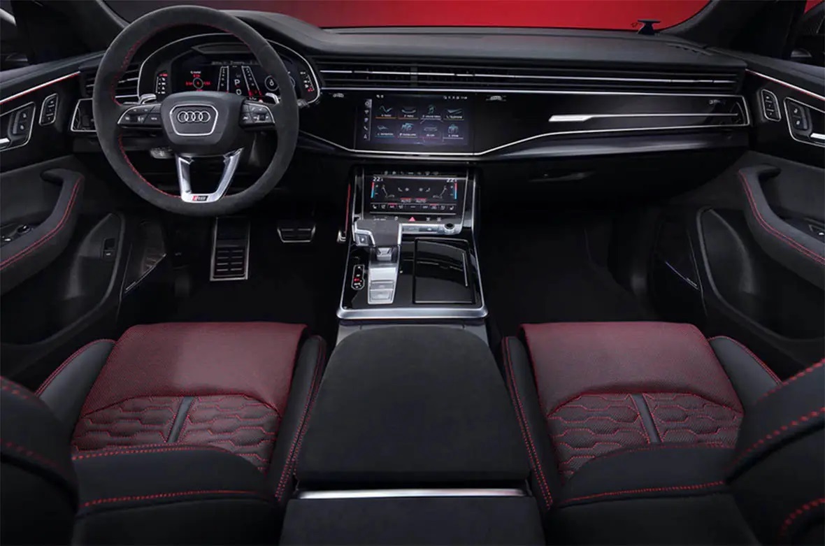 Салон кросовера Audi RS Q8