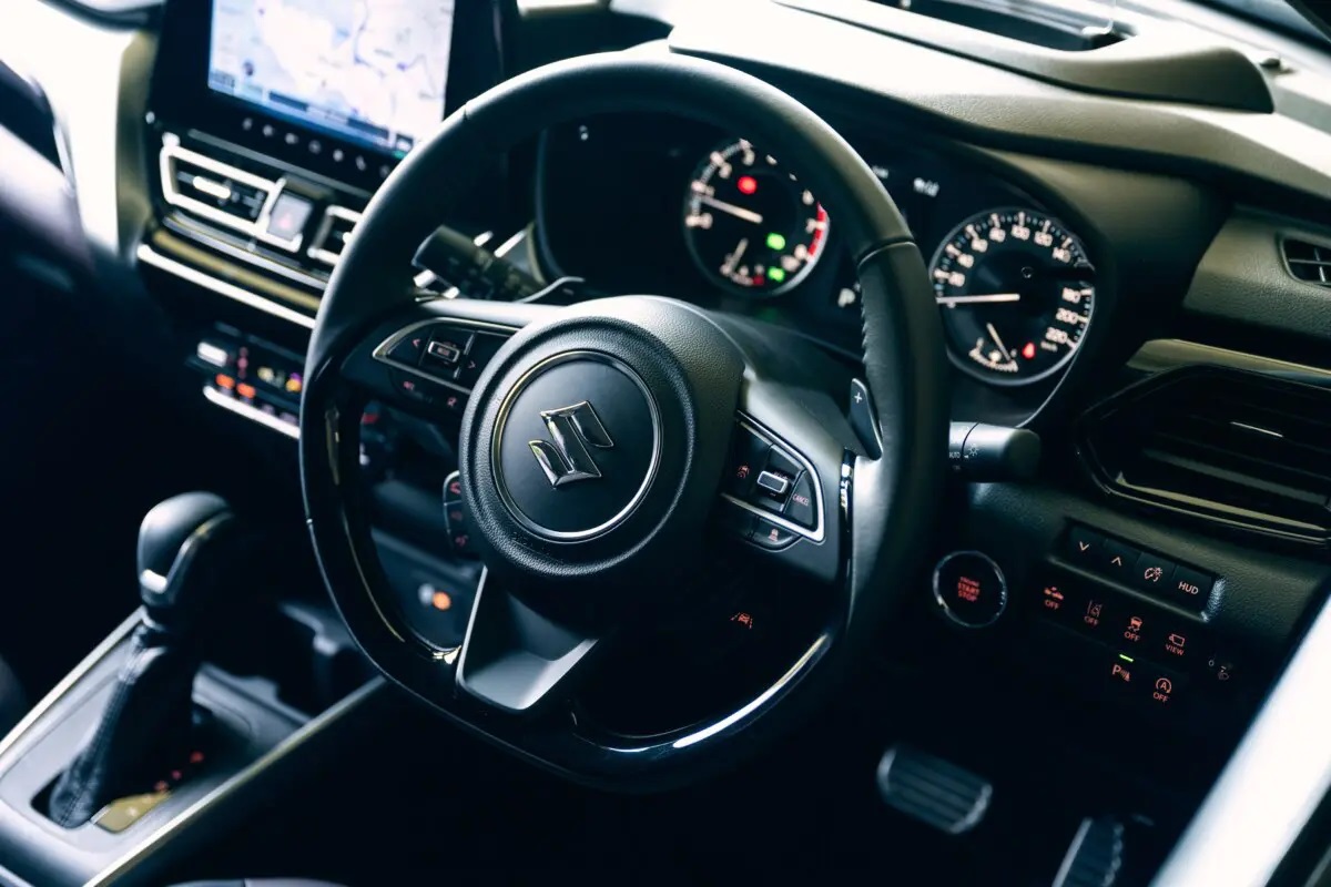 Салон кросовера Suzuki Fronx