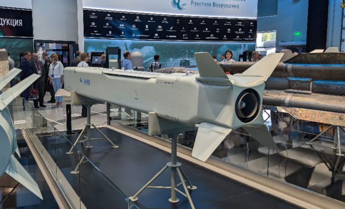 Росія почала бити по Україні новітніми ракетами Х-69 із касетною бойовою частиною