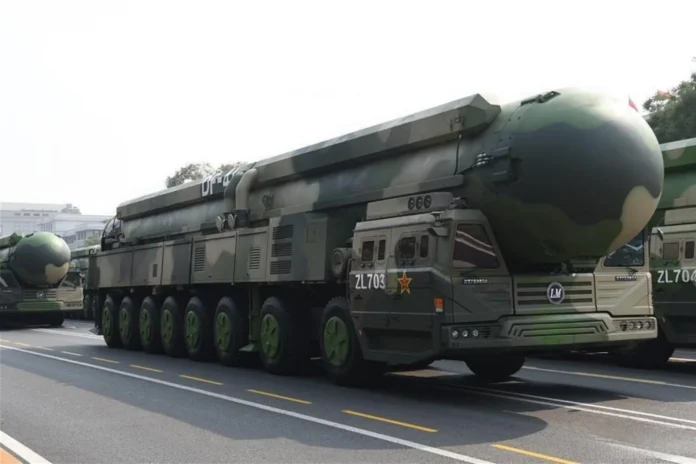 Китайська твердопаливна міжконтинентальна балістична ракета DF-41 (Джерело фото: Міноборони Китаю)