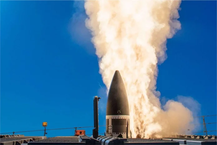 Ракета SM-3 Block IIA є результатом співпраці Японії та Сполучених Штатів. (Джерело фото: RTX)
