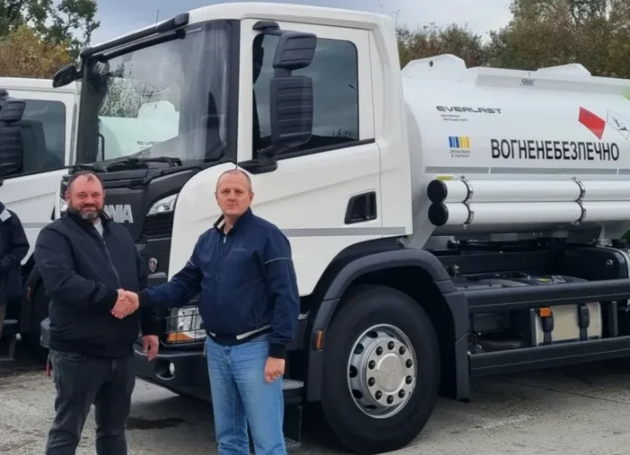 Українські аграрії отримали нові паливозаправники Scania