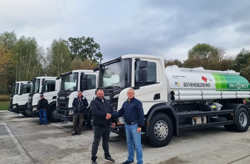 Українські аграрії отримали нові паливозаправники Scania