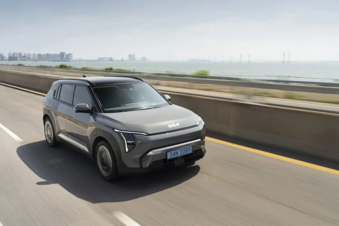 Електрокросовер KIA EV3