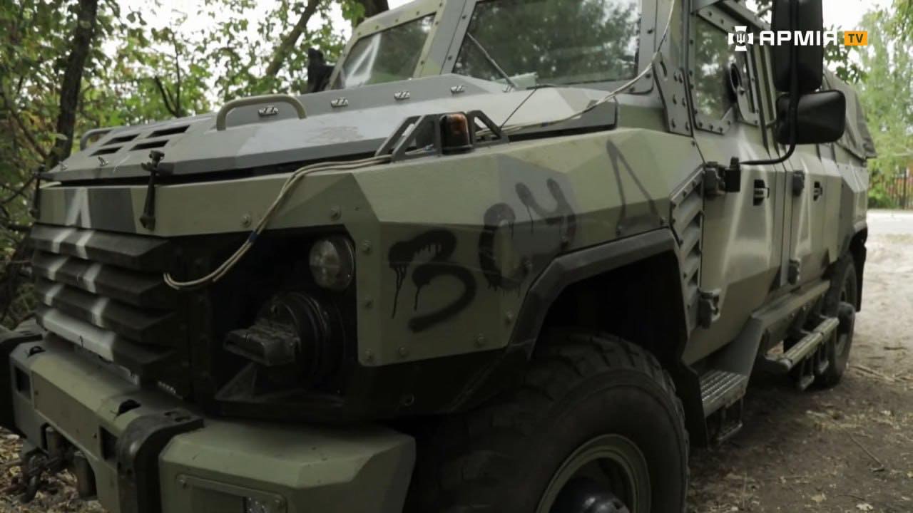 Українські експерти розповіли подробиці про захоплений ЗСУ російський броньовик "Буран"