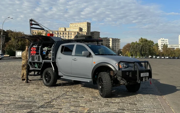 Пікап Mitsubishi L200 переробили на майстерню і передали бійцям НГУ