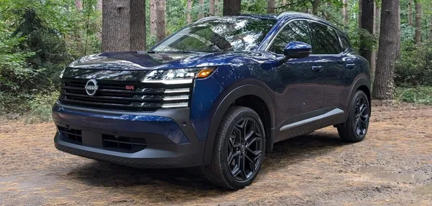 Японський конкурент Duster показаний у всіх подробицях 