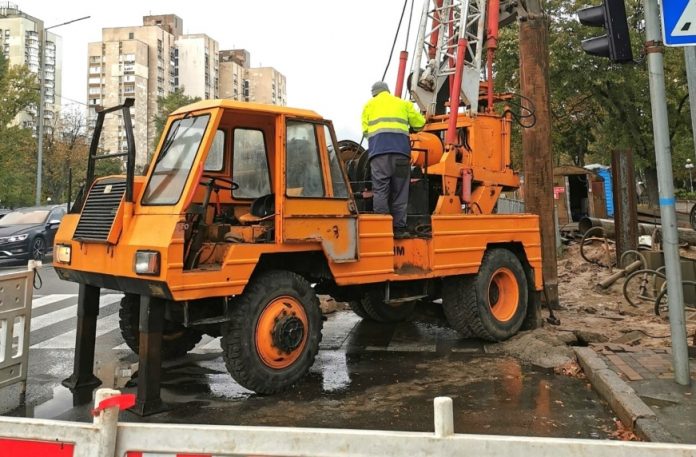 У Києві помічено рідкісну бурильну установку італійського виробництва