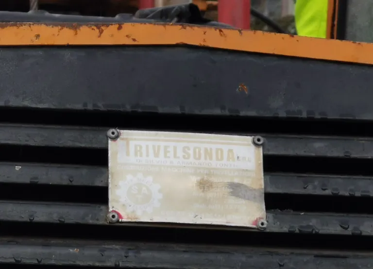 У Києві помічено рідкісну бурильну установку італійського виробництва