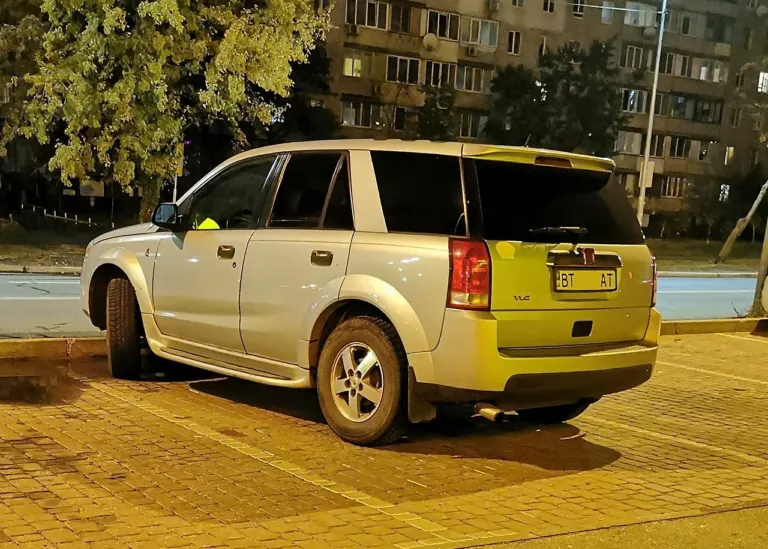 У Києві помітили кросовер із пластиковим кузовом від розореного американського бренду 