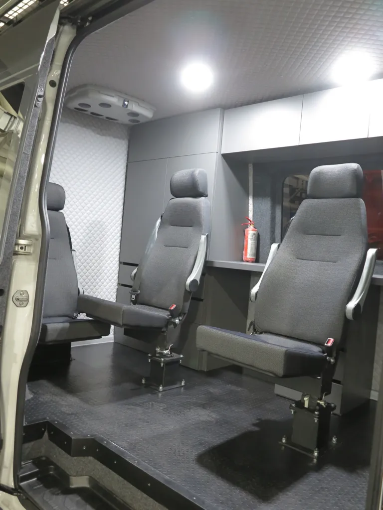 В Україні почали робити мобільні офіси на базі Volkswagen Crafter