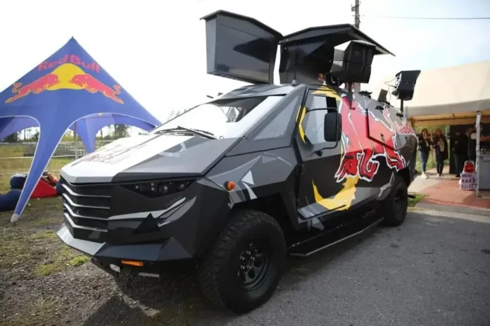 Автомобіль для презентацій напоїв Red Bull помічено в Києві