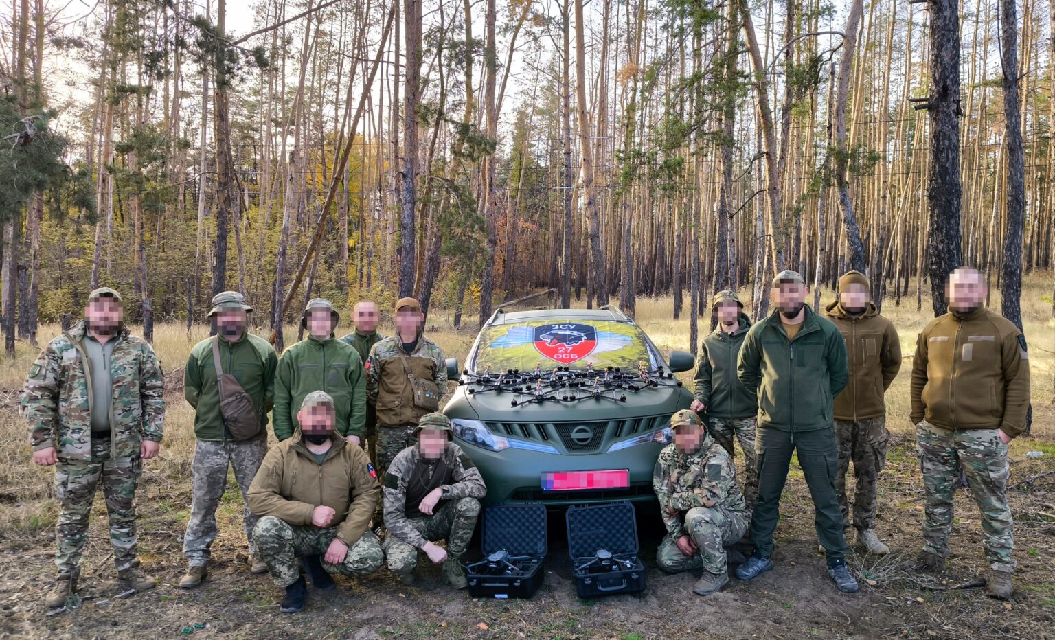 Пенсіонери з Ірпеня безоплатно передали ЗСУ свій особистий позашляховик