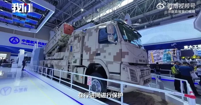 Незважаючи на те, що наразі ця платформа оснащена шасі Volvo 6x2, її можна інтегрувати з іншими конфігураціями на основі вимог клієнта, що дозволить її потенційне використання різними родами збройних сил Китаю, включаючи армію, ВПС, ВМС і Ракетні сили. (Джерело фото: Weibo)