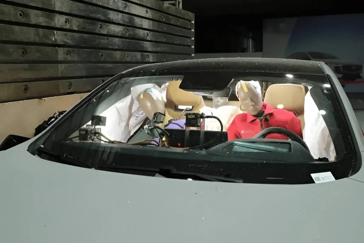 Седан Mazda EZ-6_