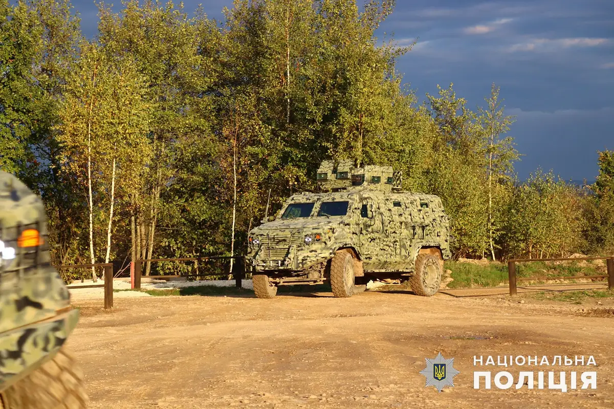 Батальйон поліцейського спецназу "Донеччина" відбув на фронт на новій техніці