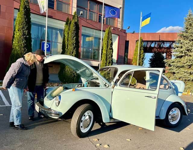 Житель Дніпра перетворив легендарний шедевр німецького автопрому на музейний експонат 