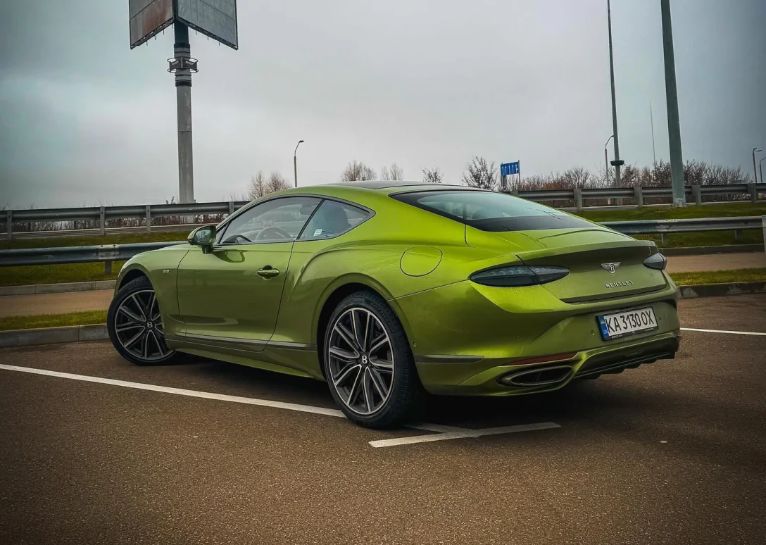 Розкішний Bentley Continental GT (2025) виставлено на торги в Києві: характеристики, можливості та ціна