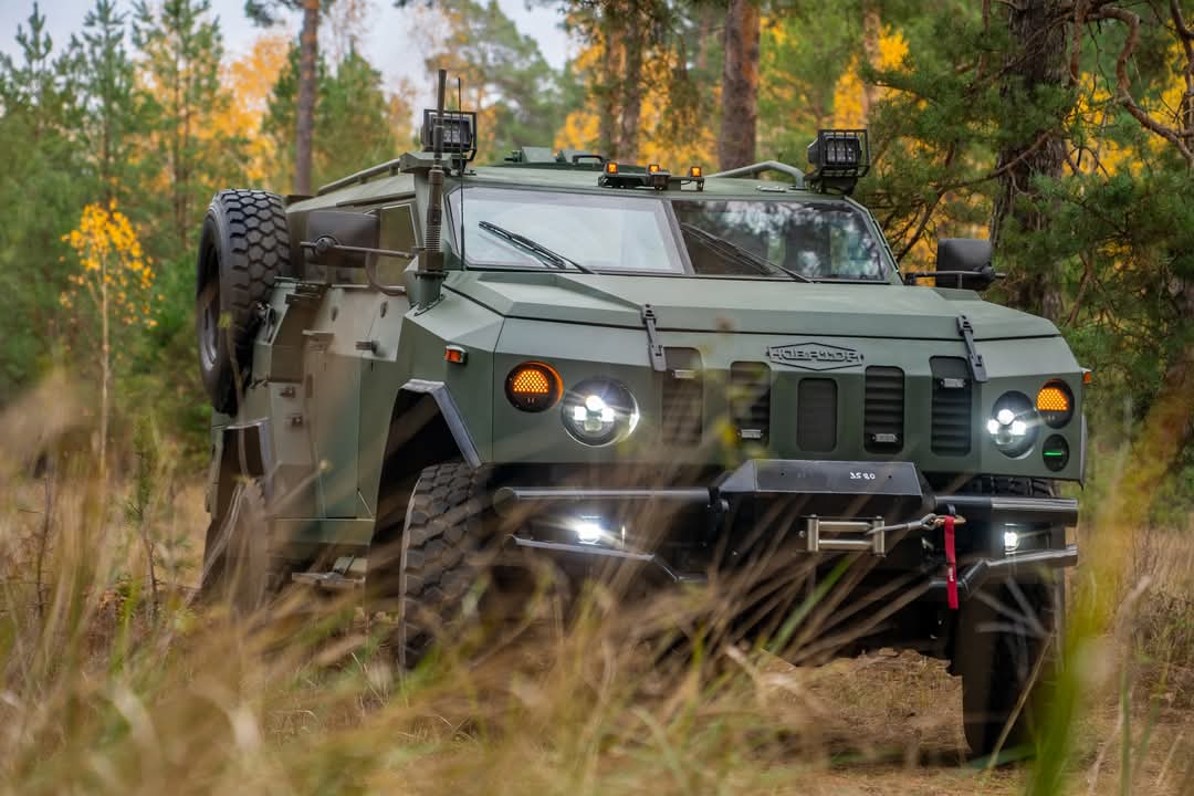 Українські фахівці представили КШМ на базі броньовика "Новатор-2" 