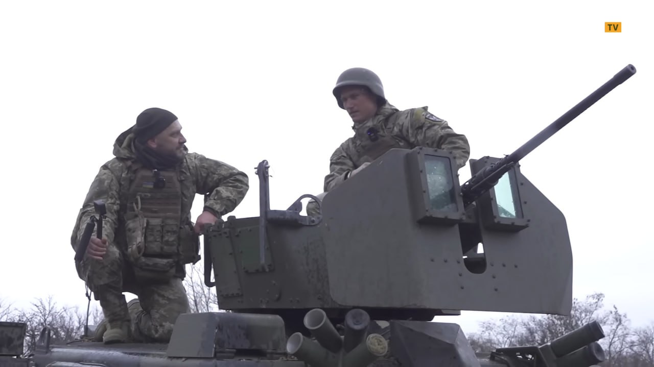 Шведський БТР-амфібія BvS10 на озброєнні 38 обрмп