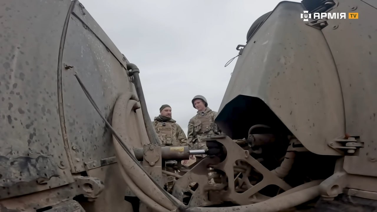Шведський БТР-амфібія BvS10 на озброєнні 38 обрмп