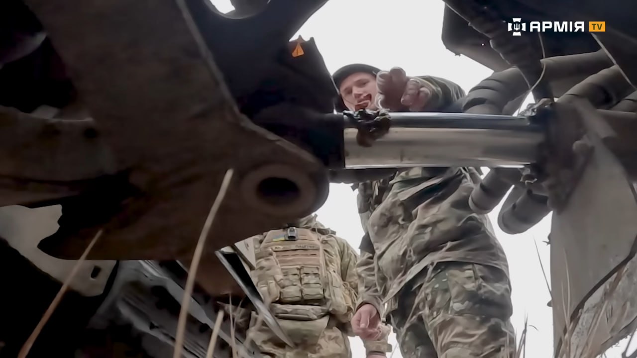 Шведський БТР-амфібія BvS10 на озброєнні 38 обрмп