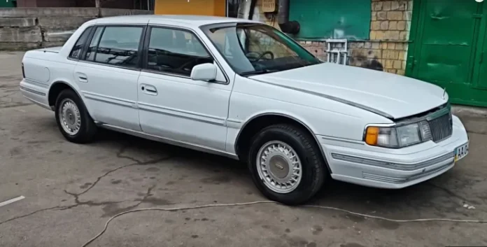 В Україні відновили занедбаний Lincoln Continental 1989 року